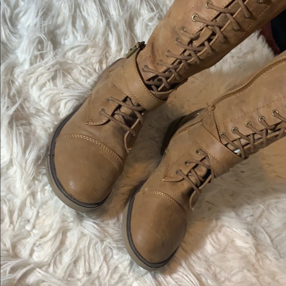 Boots - Picture 3 of 4